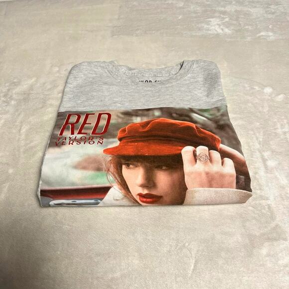 Taylor Swift Red Long Sleeve T-Shirt Size M Heathered Gray Swiftie Eras Chiefs - Picture 7 of 7